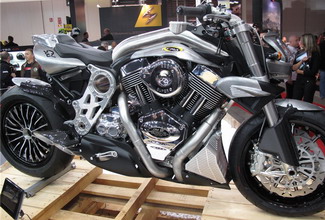 EICMA-2010: Взглянем на CR&S DUU - двухлитровый V-Twin-спортбайк